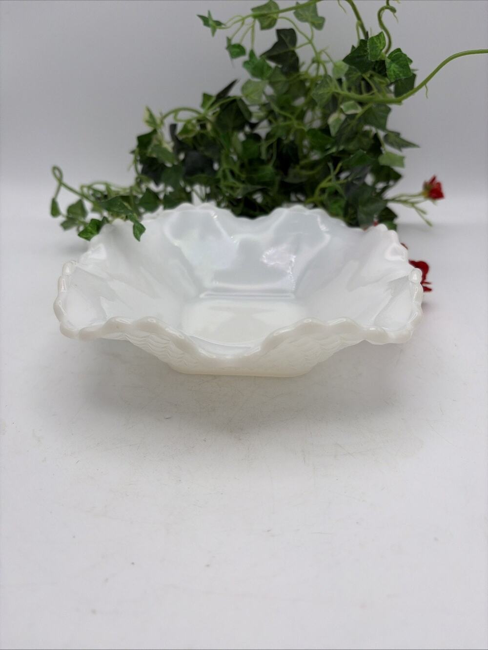 Vtg Milk Glass Diamond Cut Candy/Nut Dish w/Ruffled Edge 5.5"